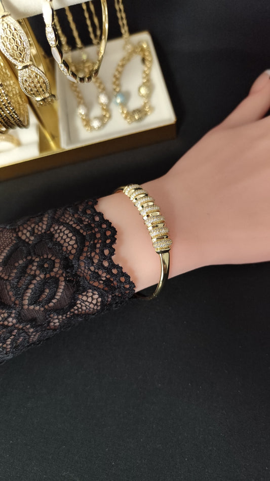 Derin Bangle