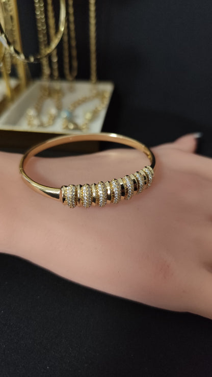 Derin Bangle