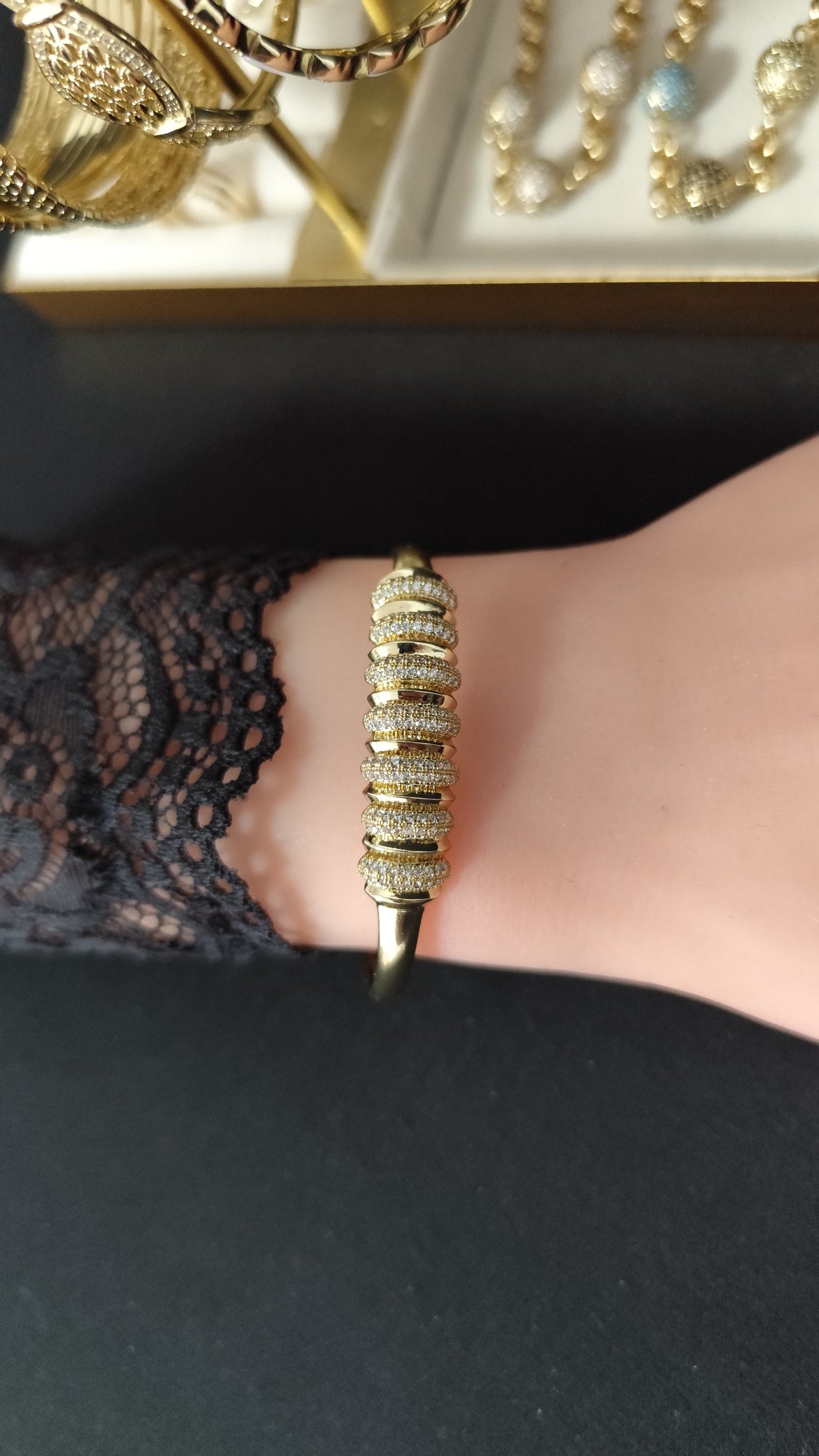Derin Bangle
