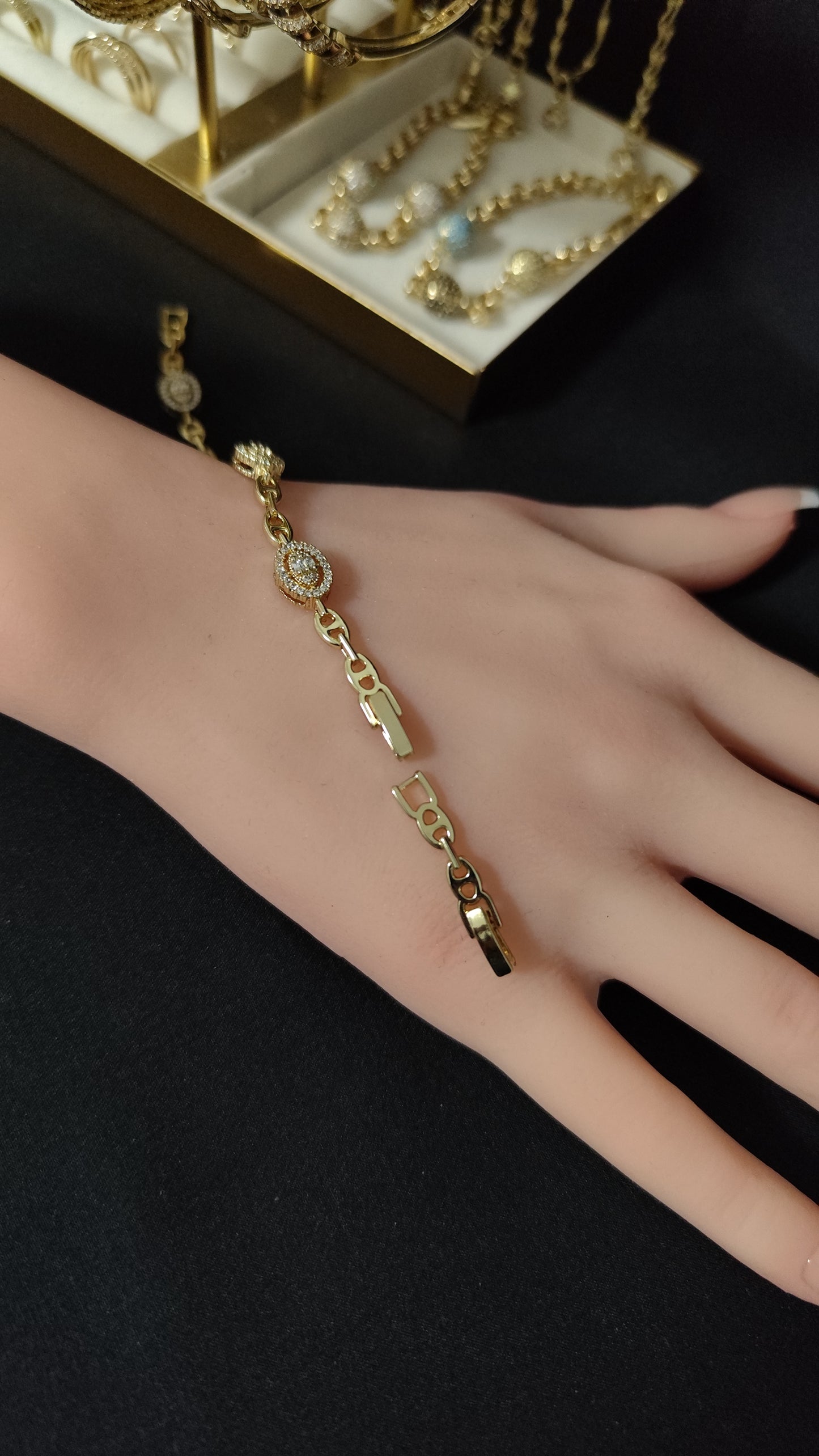 Queen Braclet