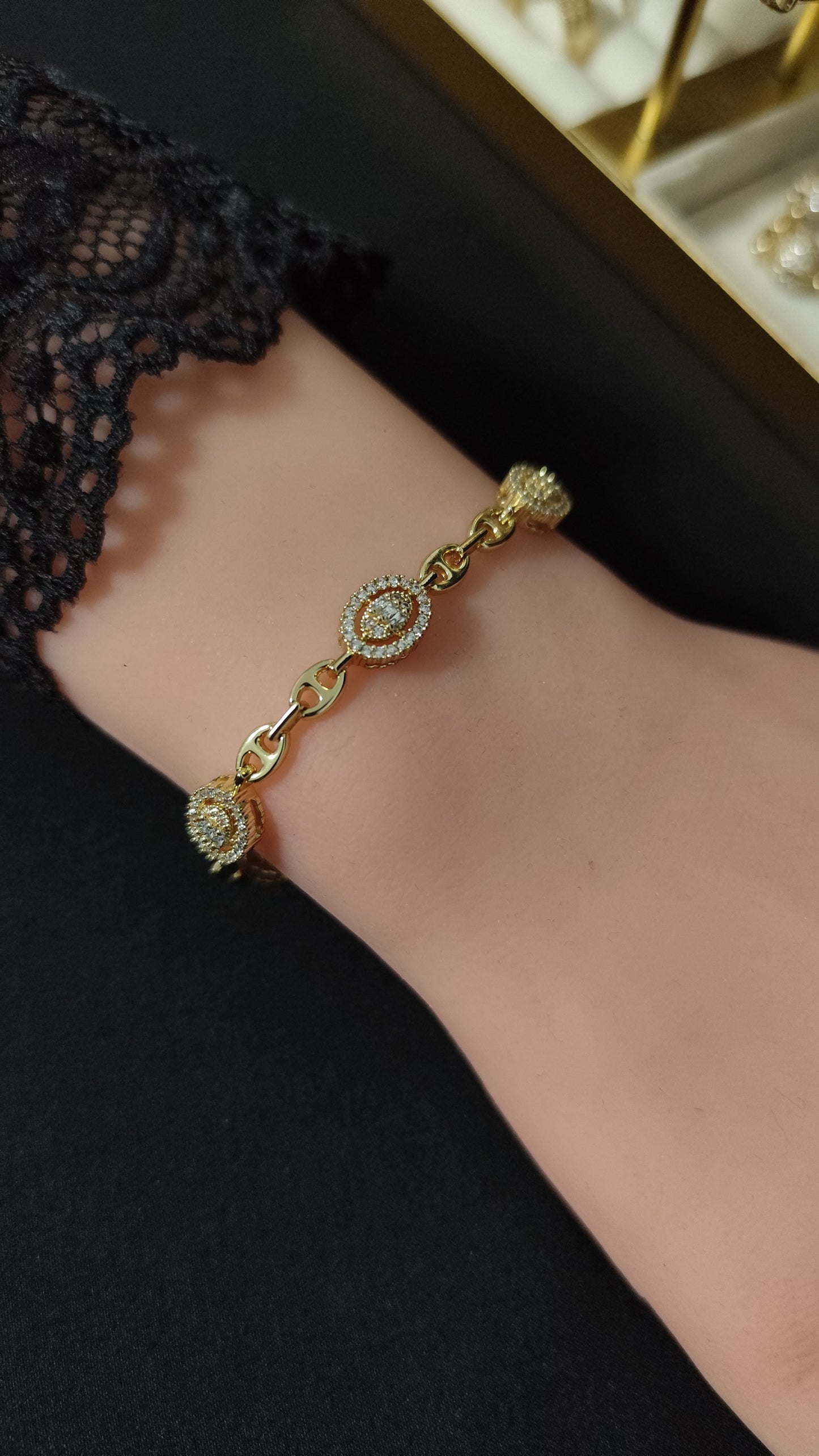 Queen Braclet