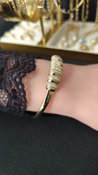 Derin Bangle