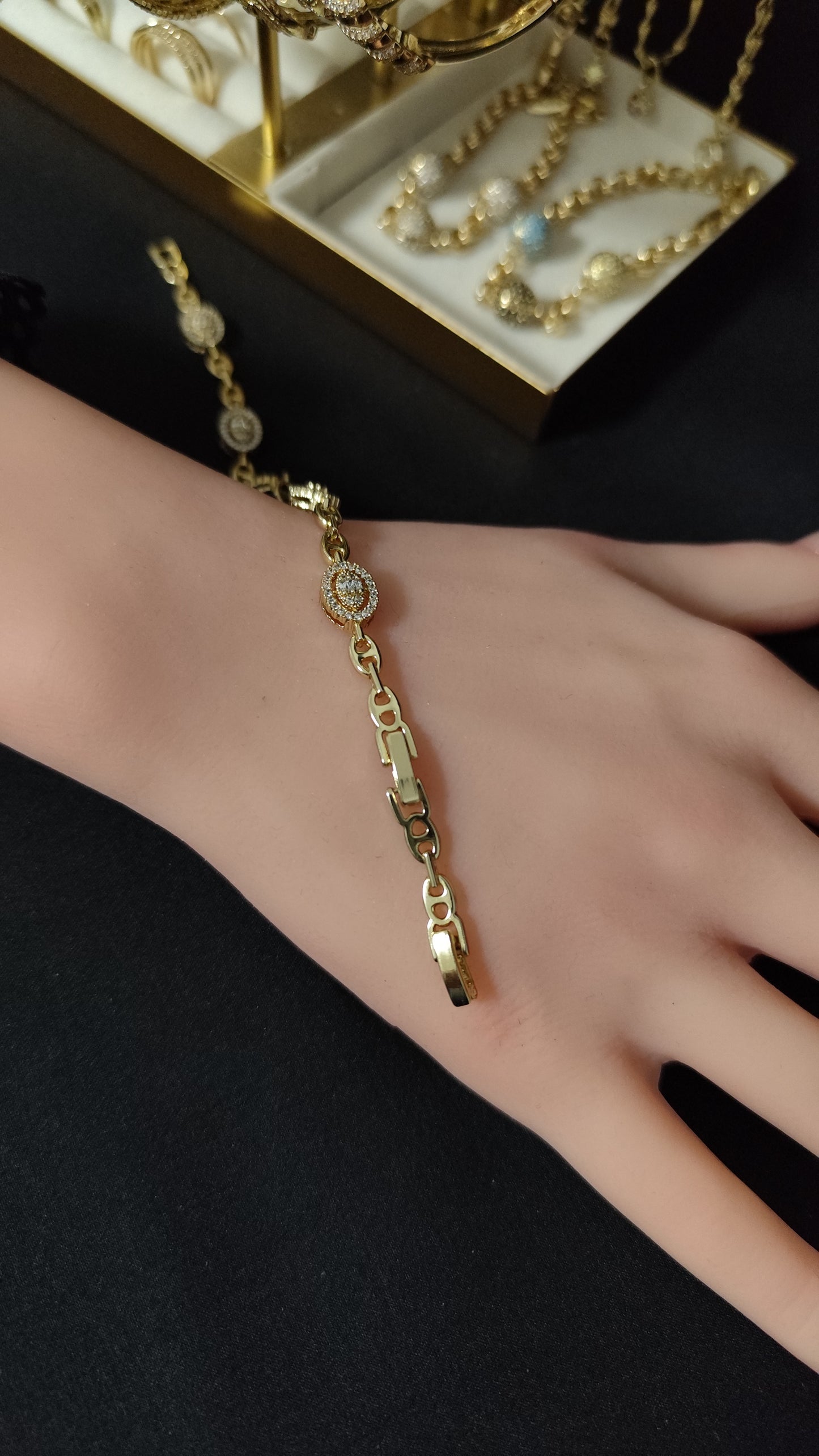 Queen Braclet