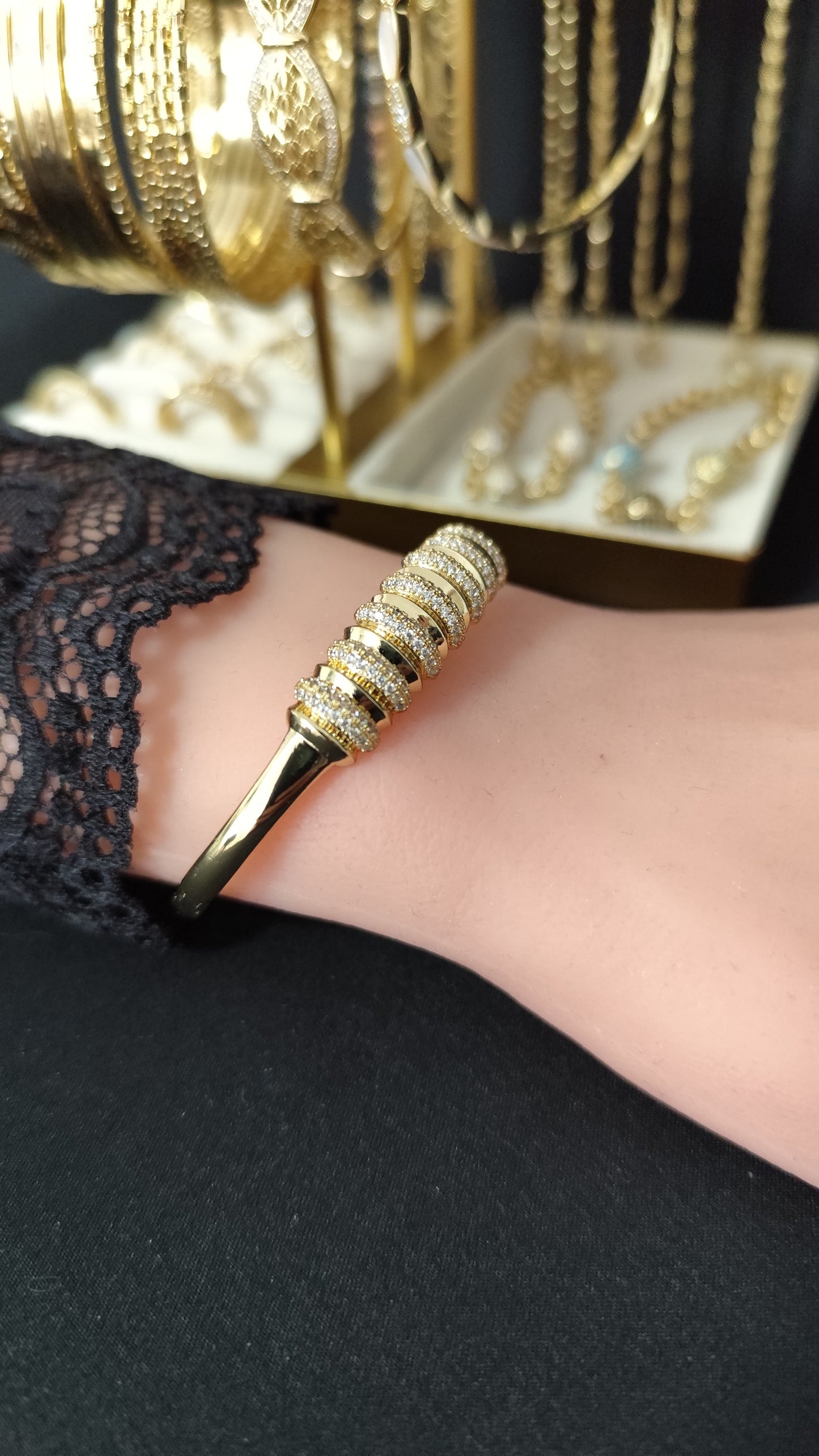 Derin Bangle