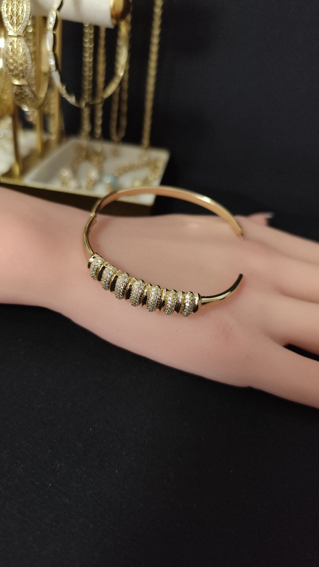 Derin Bangle
