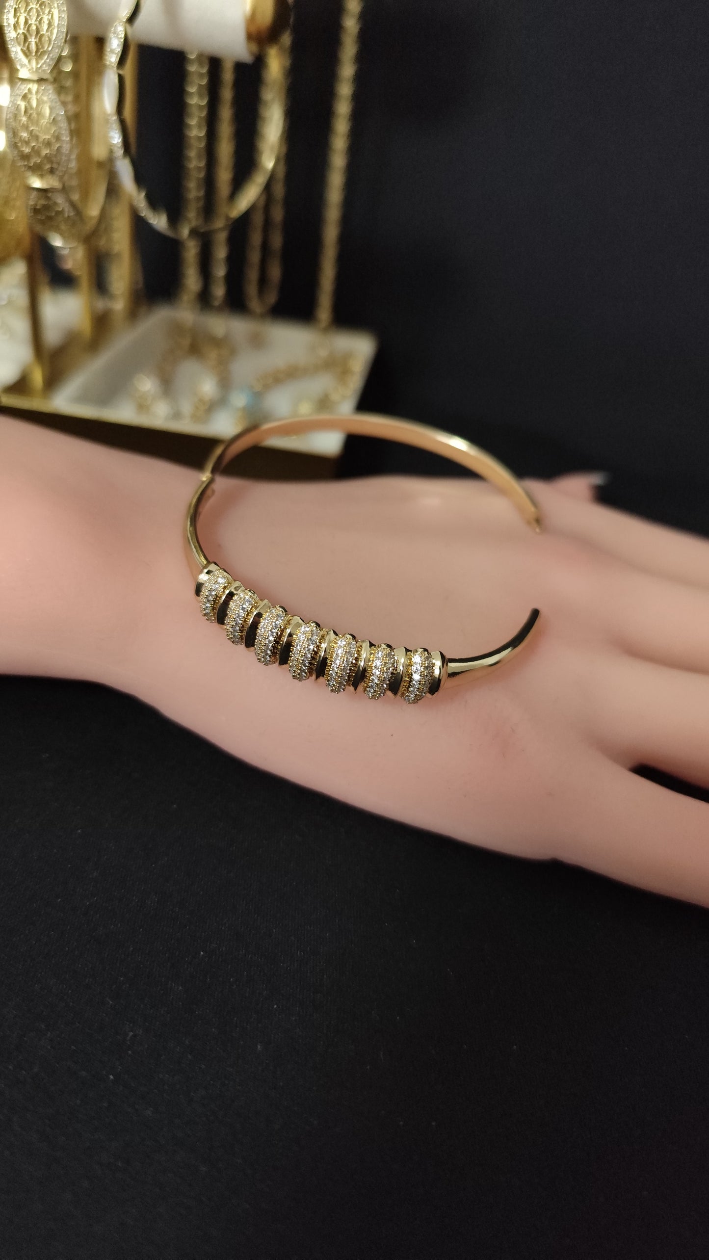 Derin Bangle