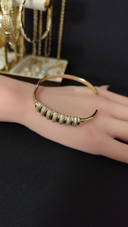 Derin Bangle